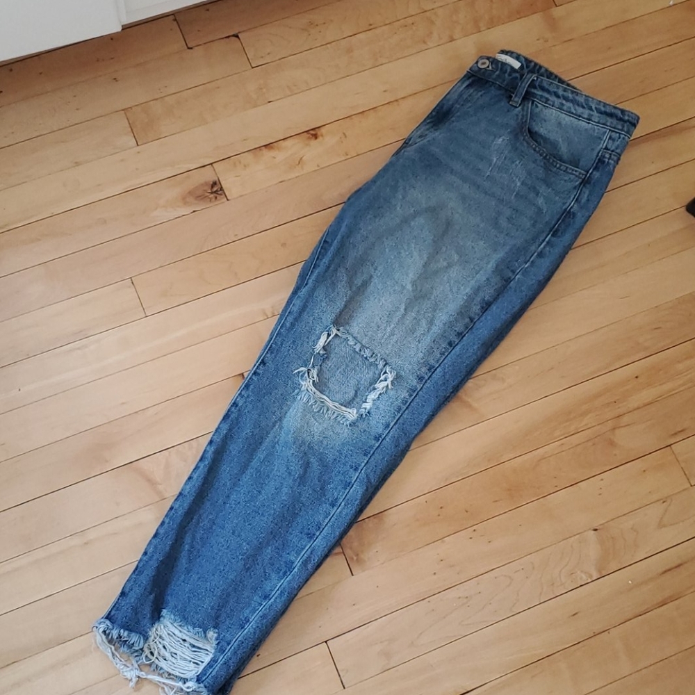 High waisted ripped Jeans